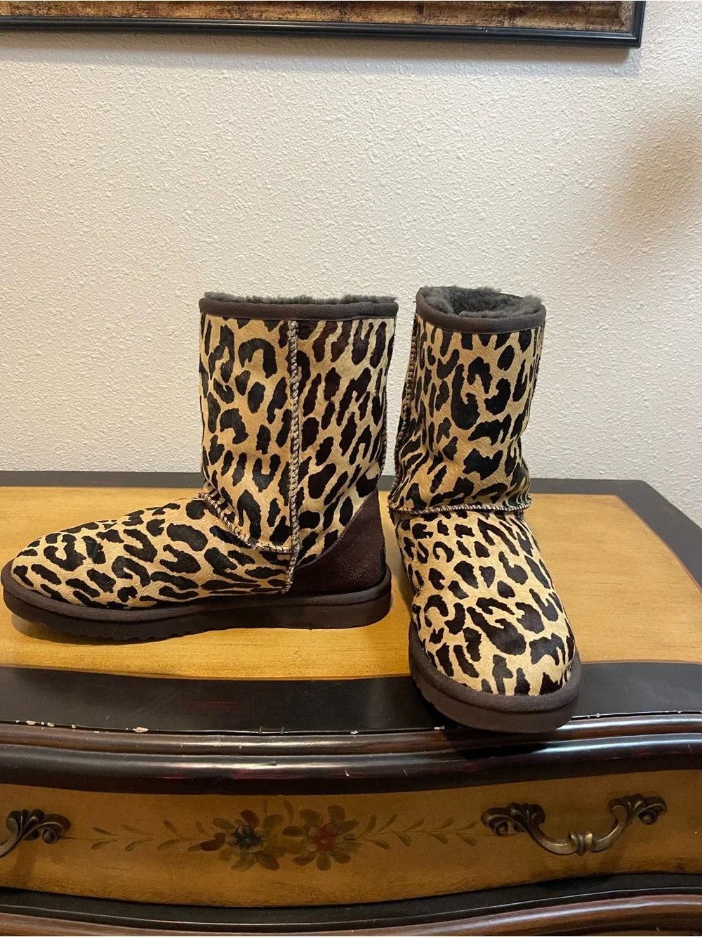 UGG Australia Classic Short Exotic Leopard Calf Hair Boots Size 9 | 1002790